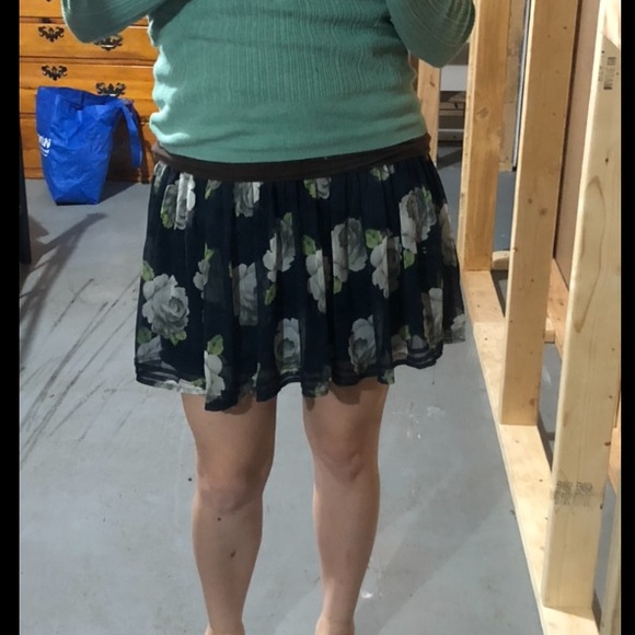 Skirt-Abercrombie and Fitch - Picture 4 of 4